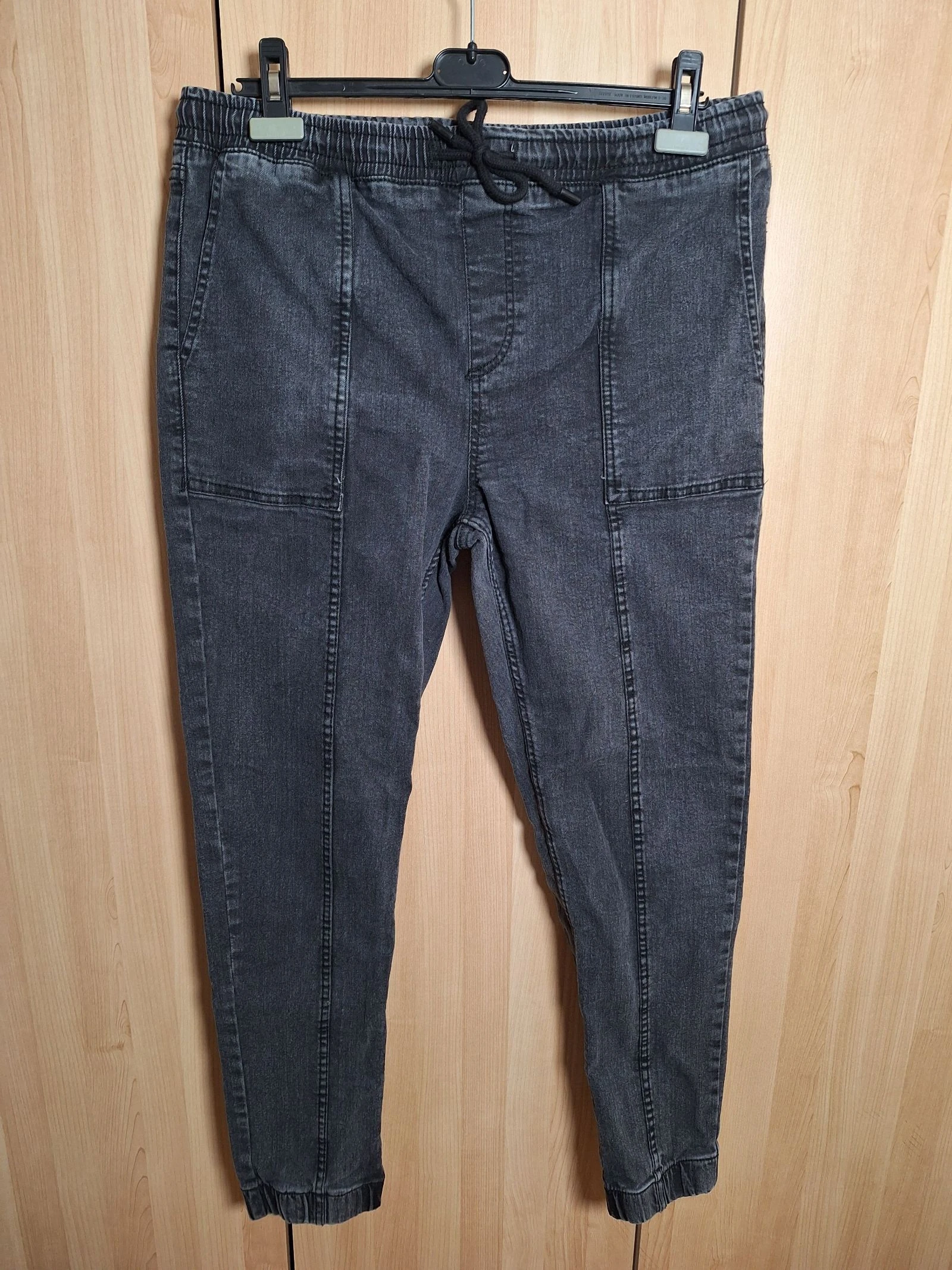 ​jean jogger noir delave kiabi taille 46